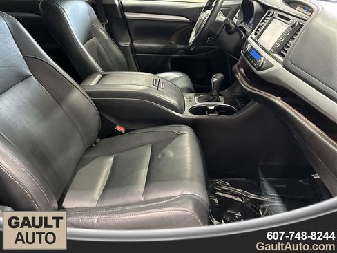 Used 2018 Toyota Highlander XLE AWD/4WD image 18