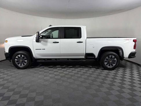 Used 2023 Chevrolet Silverado 2500 Custom w/ Custom Value Package AWD/4WD image 4