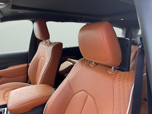 New 2026 Chrysler Pacifica Pinnacle image 28