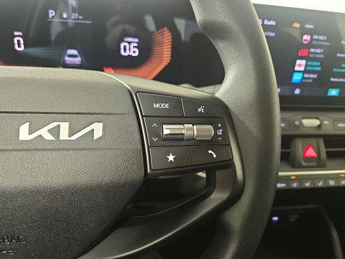 Used 2025 Kia K4 FWD image 17