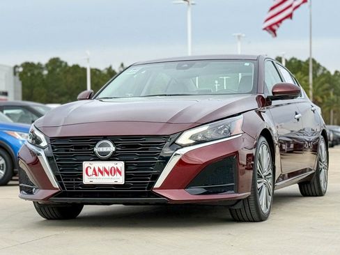 Used 2024 Nissan Altima 2.5 SL AWD/4WD image 8