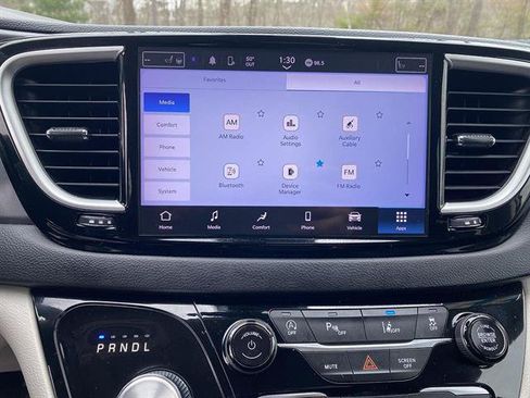 Used 2023 Chrysler Pacifica Touring-L FWD image 55