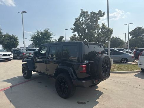 Used 2025 Jeep Wrangler Unlimited Sahara w/ Safety Group AWD/4WD image 7