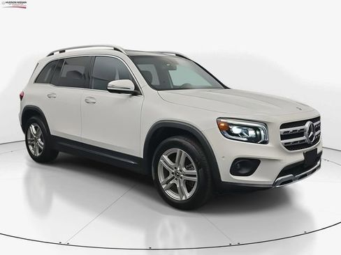 Used 2022 Mercedes-Benz GLB 250 4MATIC image 2
