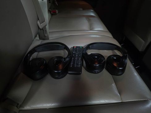 Used 2018 Nissan NV 3500 SL image 11