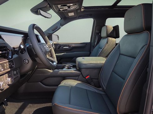 New 2026 GMC Yukon XL AT4 w/ AT4 Premium Plus Package AWD/4WD image 17