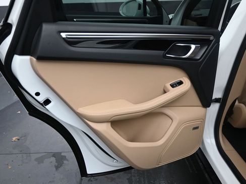 Certified 2022 Porsche Macan image 23