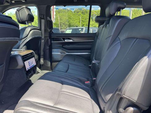 Used 2022 Jeep Grand Wagoneer Series I w/ Flexible Seating Group AWD/4WD image 14