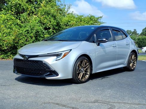 Used 2025 Toyota Corolla Hatchback w/ SE Package FWD image 1