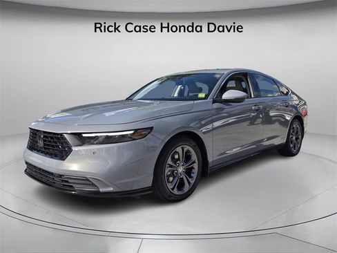 Used 2025 Honda Accord EX-L image 8