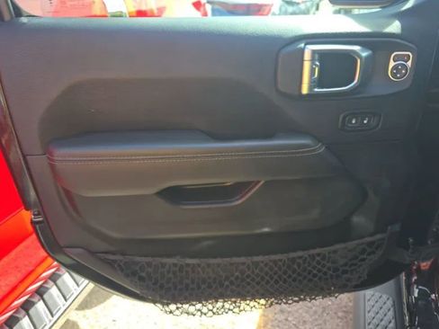 Used 2023 Jeep Gladiator Overland image 5