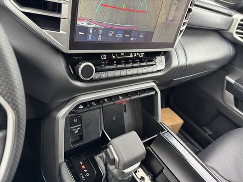 Used 2025 Toyota Sequoia Platinum image 16