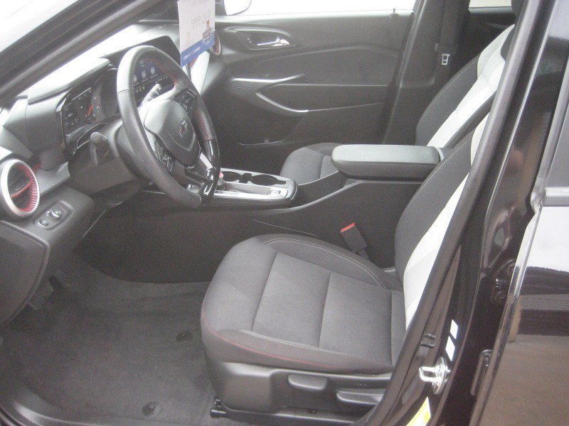 Used 2026 Chevrolet Trax RS w/ Sunroof Package FWD image 13