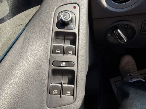 Used 2012 Volkswagen Tiguan S image 13