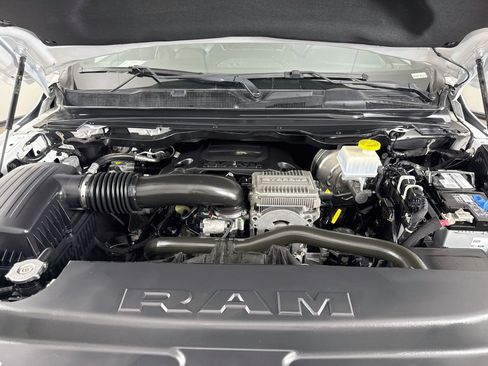 Used 2024 RAM 1500 Laramie AWD/4WD image 32
