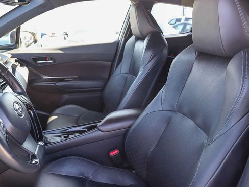 Used 2019 Toyota C-HR Limited FWD image 17