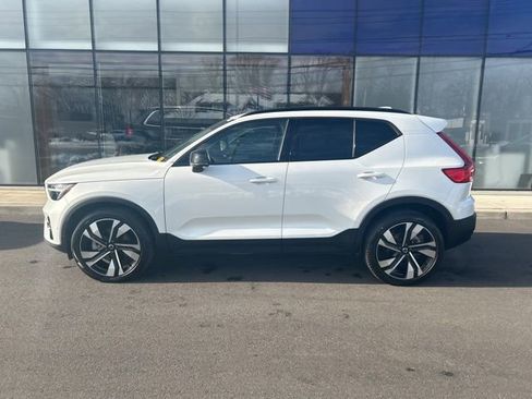 Certified 2025 Volvo XC40 B5 Plus image 2