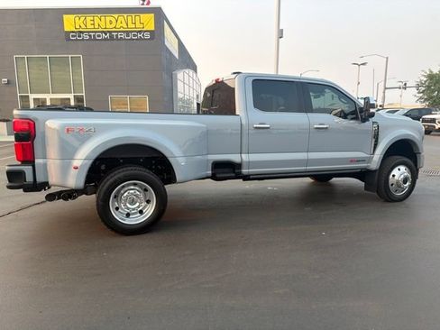 Used 2025 Ford F450 Platinum w/ Platinum Plus Package AWD/4WD image 2