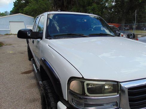 Used 2004 GMC Sierra 2500 SLT w/ Heavy-Duty Power Package AWD/4WD image 3