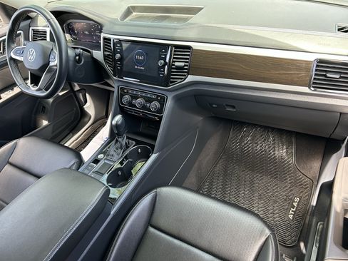 Used 2023 Volkswagen Atlas SE w/ Panoramic Sunroof Package FWD image 10