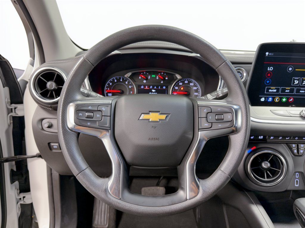 Used 2025 Chevrolet Blazer LT FWD image 10