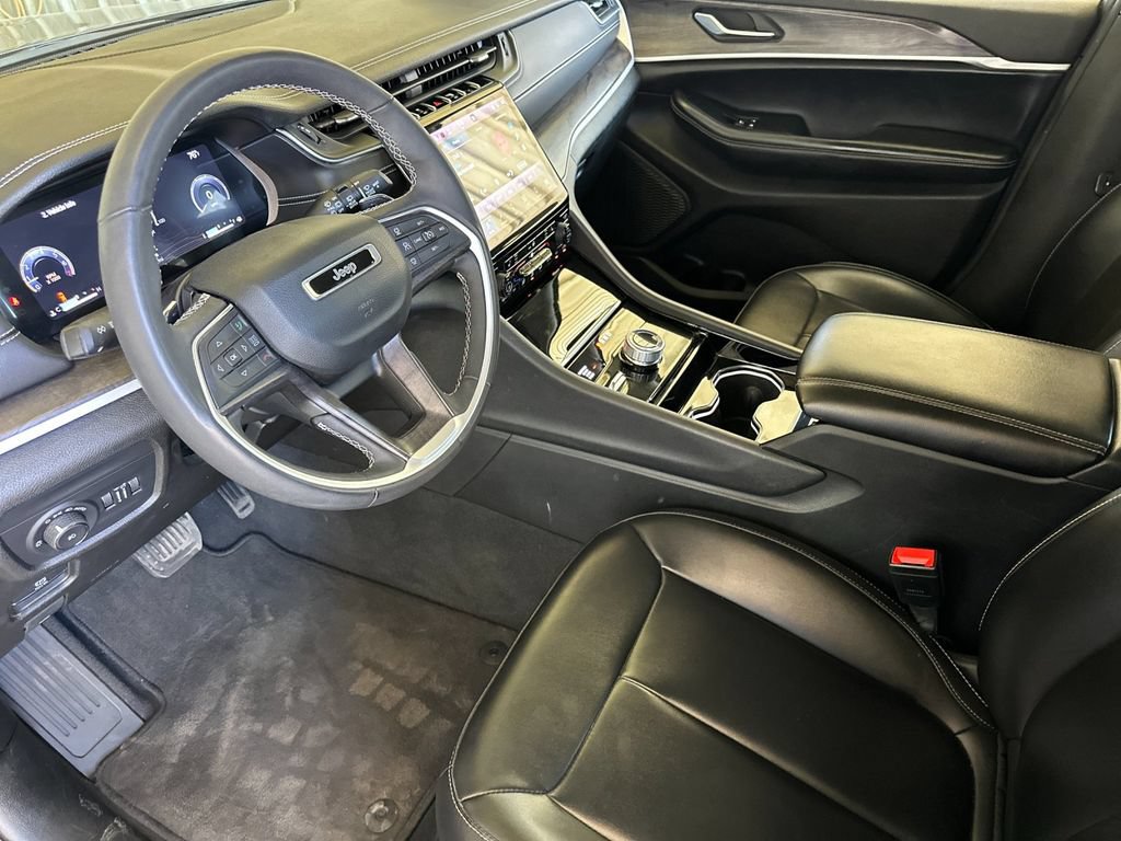 Used 2023 Jeep Grand Cherokee L Limited AWD/4WD image 10