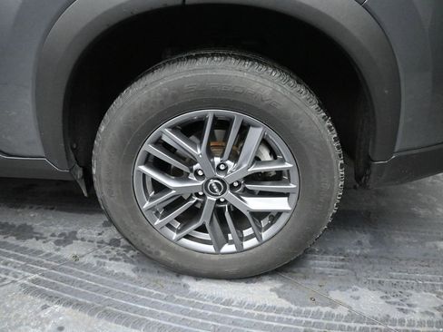 Used 2024 Nissan Rogue S image 15