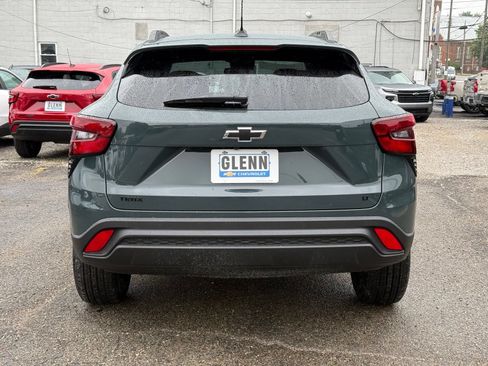 New 2026 Chevrolet Trax LT w/ Midnight Edition FWD image 6