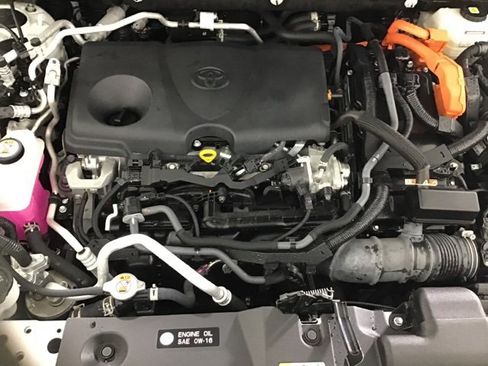 Used 2023 Toyota RAV4 SE w/ Weather & Moonroof Package image 23