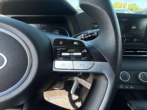 Used 2024 Hyundai Elantra SE FWD image 30