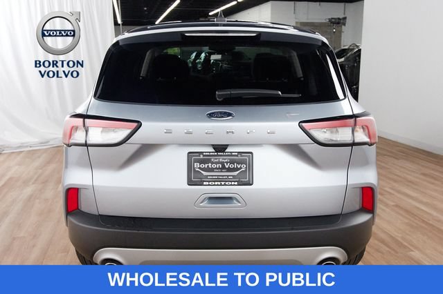 Used 2022 Ford Escape SE w/ Convenience Package FWD image 4