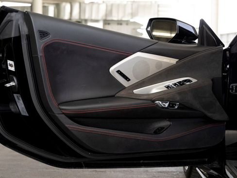 Used 2023 Chevrolet Corvette Stingray Premium Conv w/ Z51 Performance Package RWD image 9