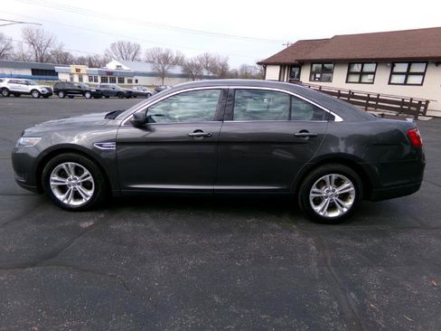 Used 2018 Ford Taurus SE image 6
