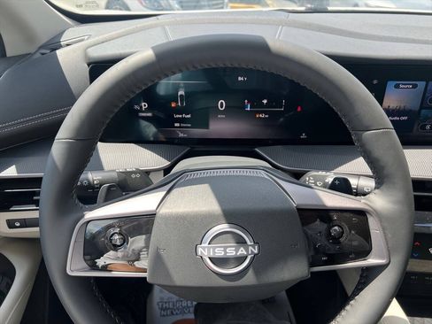 Used 2025 Nissan Murano SV FWD image 10