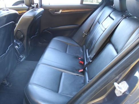 Used 2011 Mercedes-Benz C 300 Sport image 9