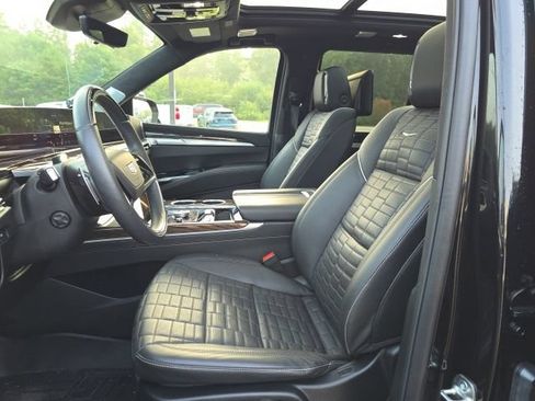 Used 2025 Cadillac Escalade Sport Platinum AWD/4WD image 7