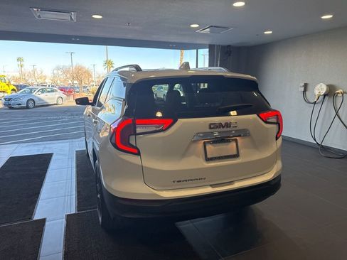 Used 2022 GMC Terrain SLE w/ Driver Convenience Package image 10
