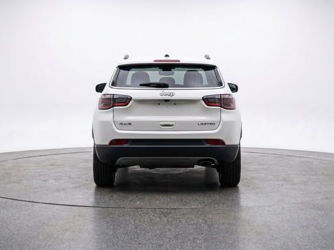 Used 2025 Jeep Compass Latitude AWD/4WD image 7