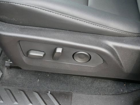 Used 2025 GMC Canyon Elevation w/ Convenience Package image 17