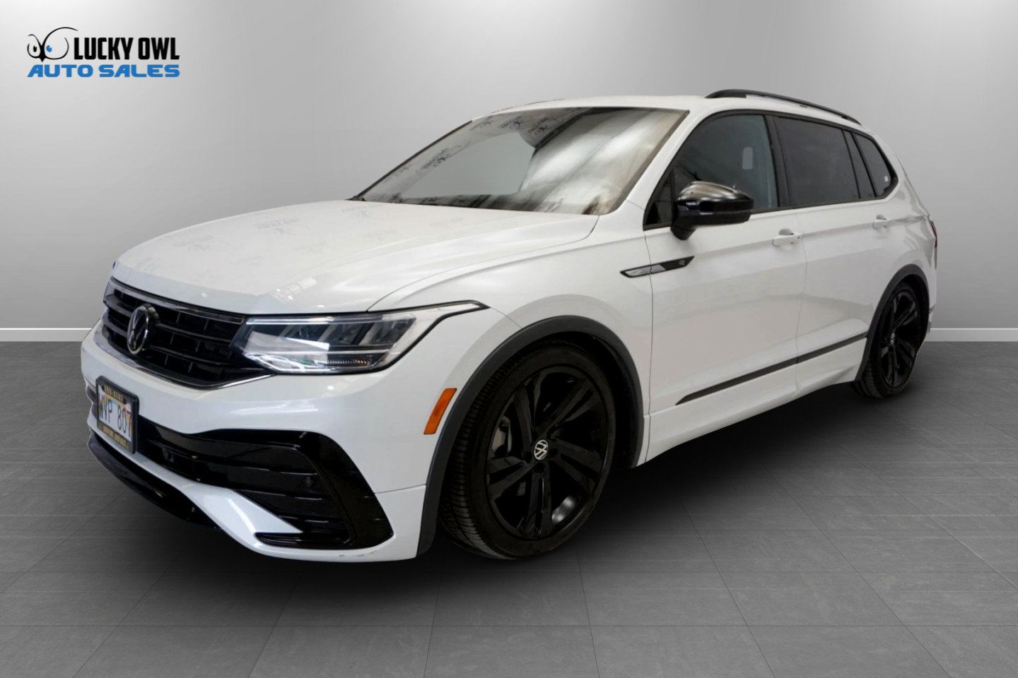Used 2023 Volkswagen Tiguan SE R-Line FWD image 5