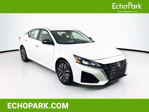 Used 2025 Nissan Altima 2.5 SV FWD image 1