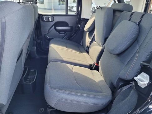 Used 2024 Jeep Wrangler Unlimited image 8