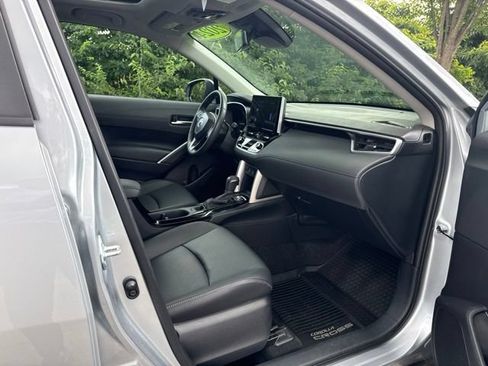 Used 2024 Toyota Corolla Cross XLE w/ Convenience Package AWD/4WD image 36