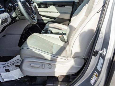 Used 2023 Honda Odyssey Elite image 11