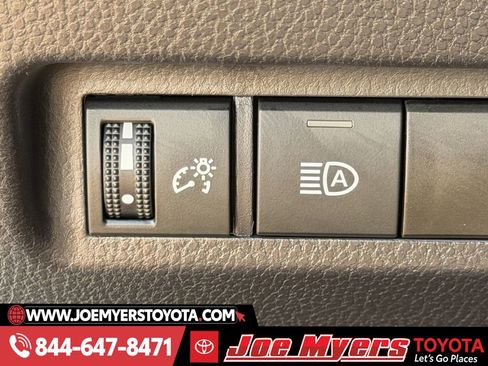 Used 2025 Toyota RAV4 XLE image 24