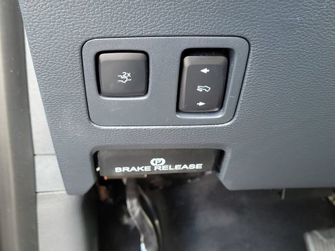Used 2022 Ford F250 Lariat w/ Lariat Ultimate Package AWD/4WD image 17