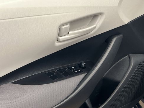Used 2025 Toyota Corolla LE FWD image 13
