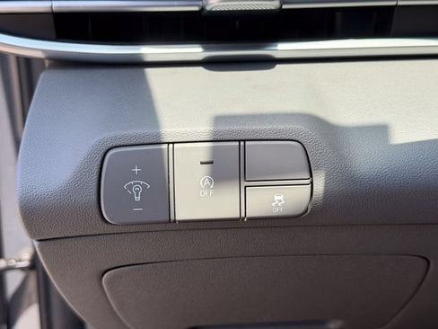 Used 2025 Hyundai Elantra SE FWD image 8