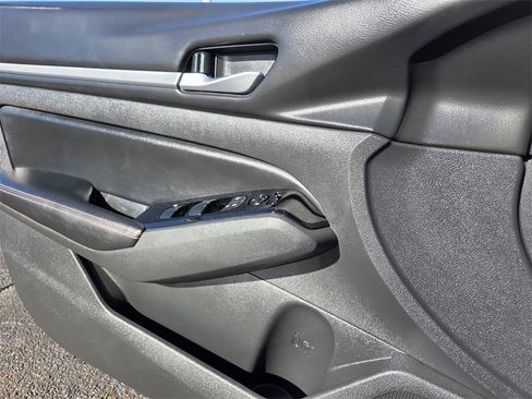 Used 2024 Nissan Altima 2.5 SR image 15