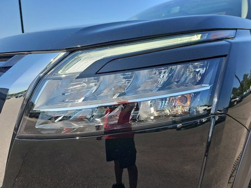 Used 2024 Nissan Pathfinder Platinum w/ Cargo Package image 33